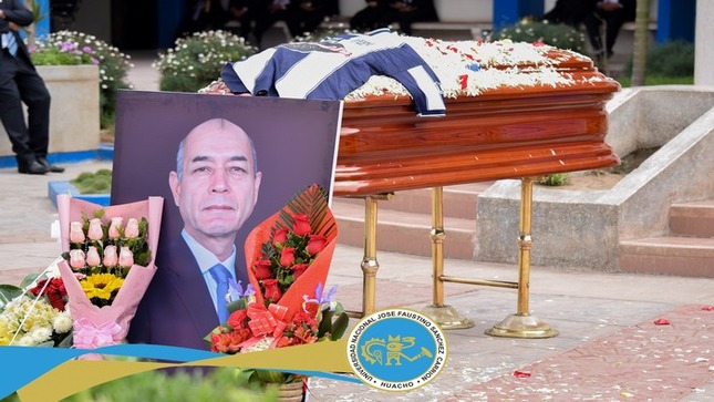 Homenaje póstumo al docente de la Facultad de Ciencias Empresariales, Óscar Carlos Otazú Montes. 