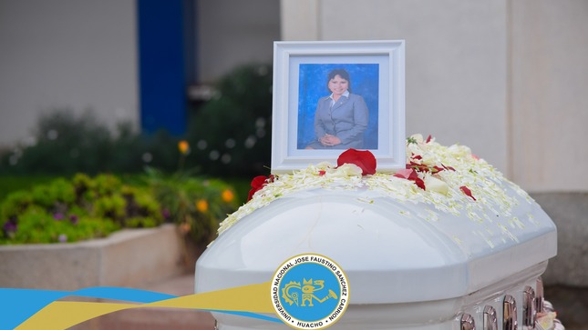 Se realizó el homenaje póstumo a la docente de la Facultad de Educación, Esperanza Santos Palomino. 