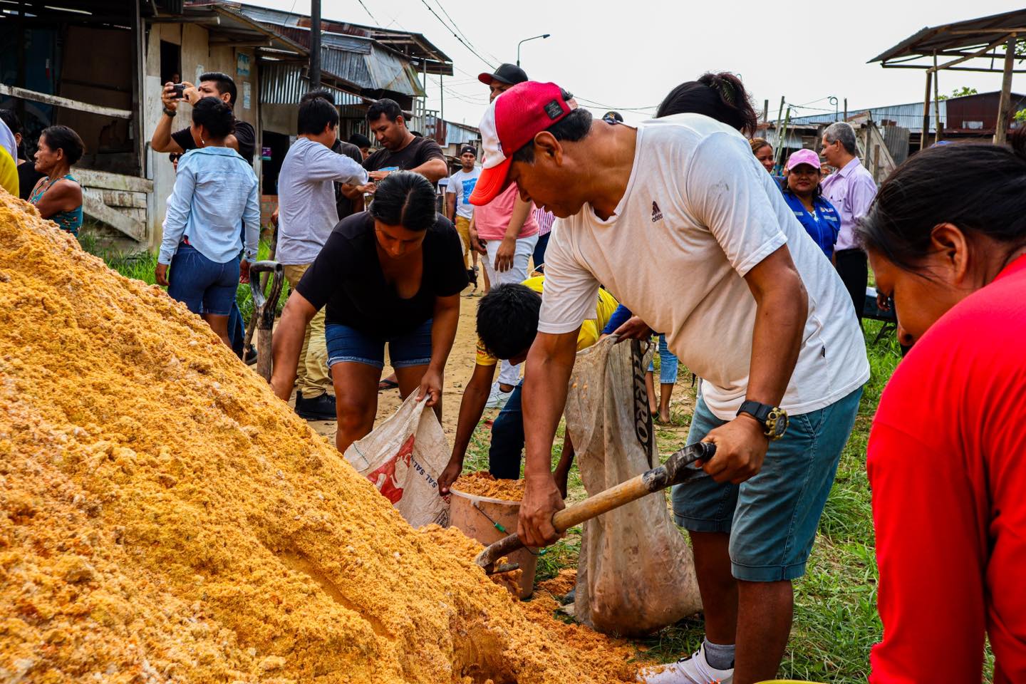 Entrega de tierra de compacto al A.H amistad