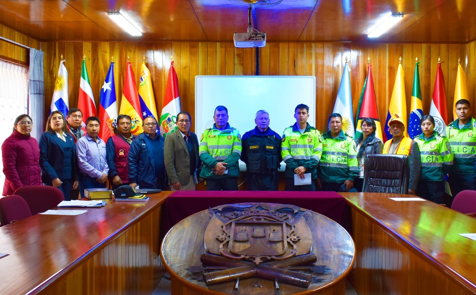 En sesión ordinaria alcalde de Puno juramenta a nuevo secretario técnico del Comité Provincial de Seguridad Ciudadana – COPROSEC Puno