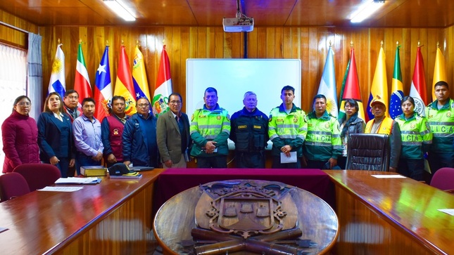 En sesión ordinaria alcalde de Puno juramenta a nuevo secretario técnico del Comité Provincial de Seguridad Ciudadana – COPROSEC Puno