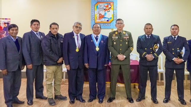 Municipalidad provincial participa del "Homenaje al 203 aniversario de la independencia del Perú"