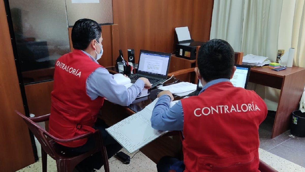 Mediante cuatro informes de servicio control específico, la Contraloría General detectó que la Municipalidad Provincial de Casma y Pallasca, así como la Dirección Regional de Trabajo y Promoción del Empleo de Áncash y el Hospital La Caleta de Chimbote contrataron a servidores que se encontraban inhabilitados para trabajar con el Estado. Estas contrataciones irregulares ocasionaron un desembolso por un total de S/ 654 464.
