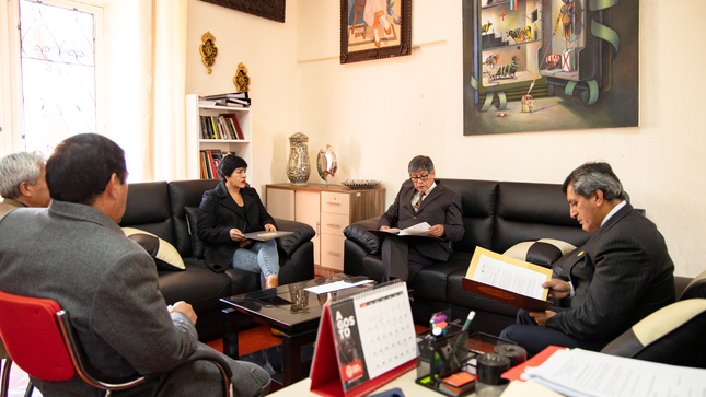 Reunión previa a la firma en despacho de la presidencia de la Comisión Organizadora  