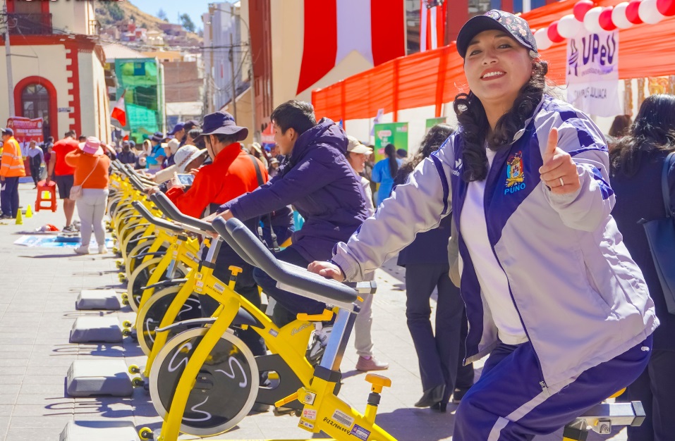 ¡Fiestas patrias con vida saludable! Celebración del festival de salud con actividad física en Puno