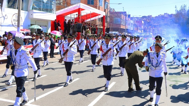 Con orgullo y patriotismo se vivió el desfile cívico militar en conmemoración del CCIII Aniversario de independencia del Perú