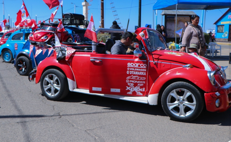 Municipalidad de Puno realizo con éxito el pasacalle del club de vochos por fiestas patrias