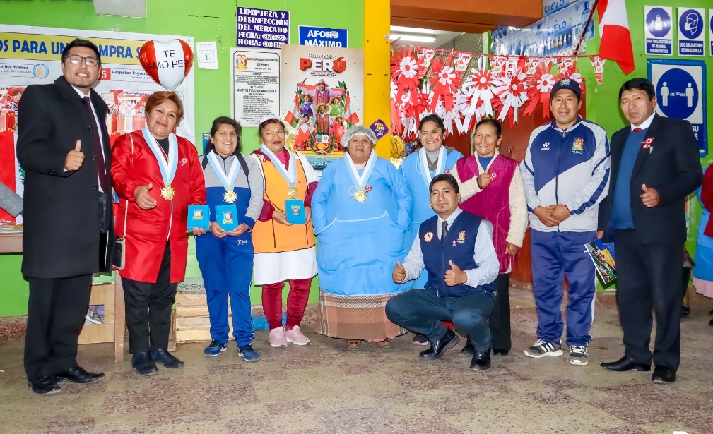 Mercado Central Candelaria Herrera conmemora fiestas patrias realizando concurso de ambientación