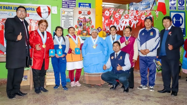 Mercado Central Candelaria Herrera conmemora fiestas patrias realizando concurso de ambientación