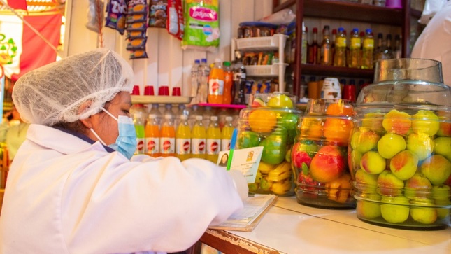 Fiscalización asegura calidad y seguridad en alimentos en el mercado Bellavista