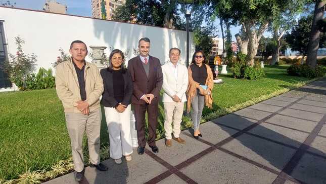 Fotografía protocolar del equipo técnico de Comisión Interregional de Turismo.