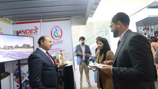 Atención al stand de la Mancomunidad para brindar información de la institución y de la Plataforma Comercial Expo Perú Los Andes.