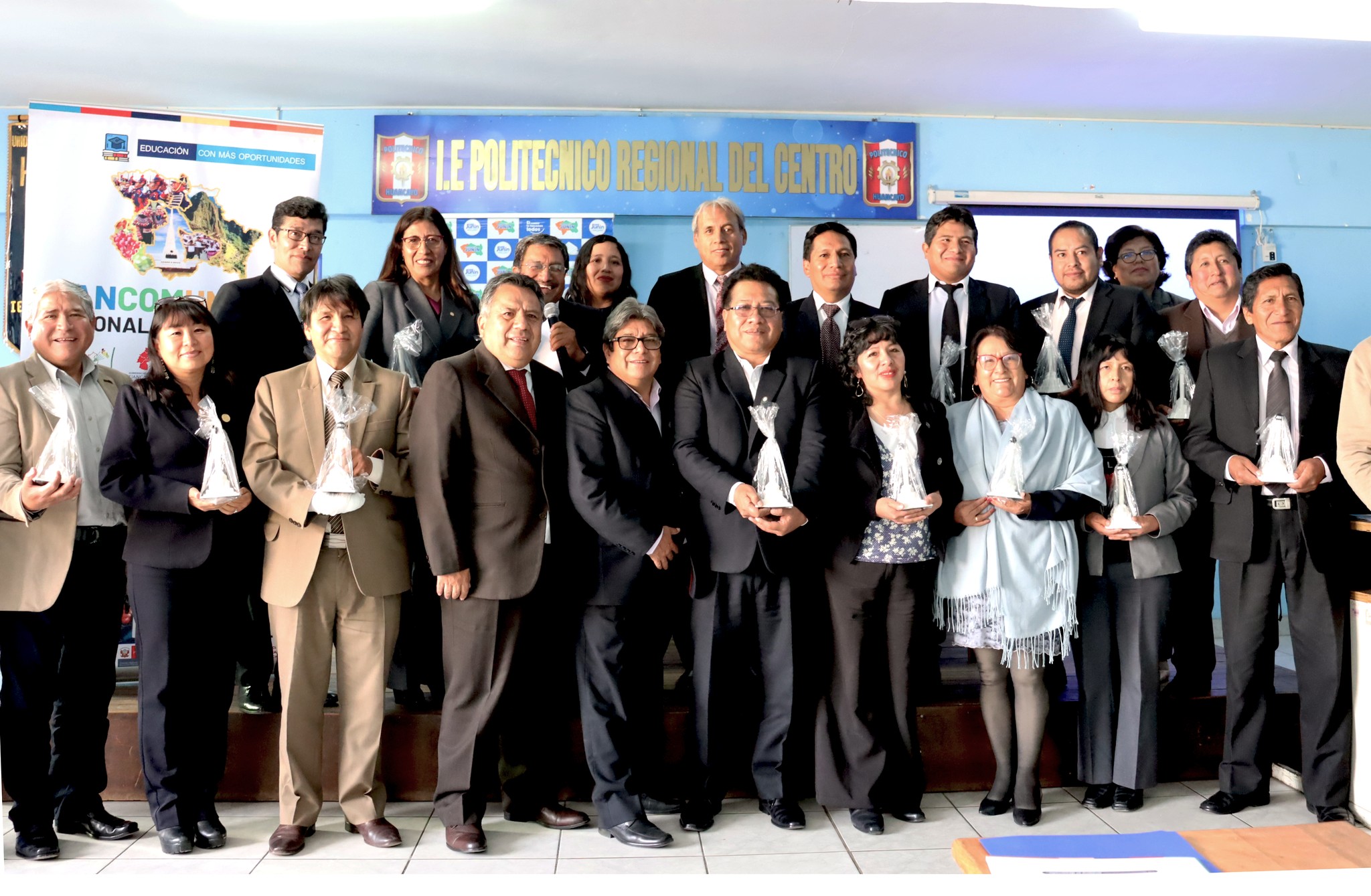 Fotografía protocolar de la Comisión Interregional de Educación.