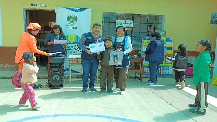 Festival de Lectura "Huaral Lee" llegรณ al distrito de 27 de Noviembre
