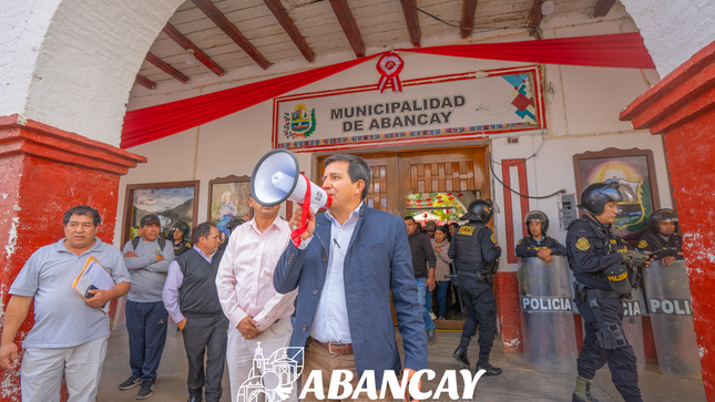 Alcalde Raúl Peña Se Solidariza Con Estudiantes De La Utea En Movilización Pacífica.