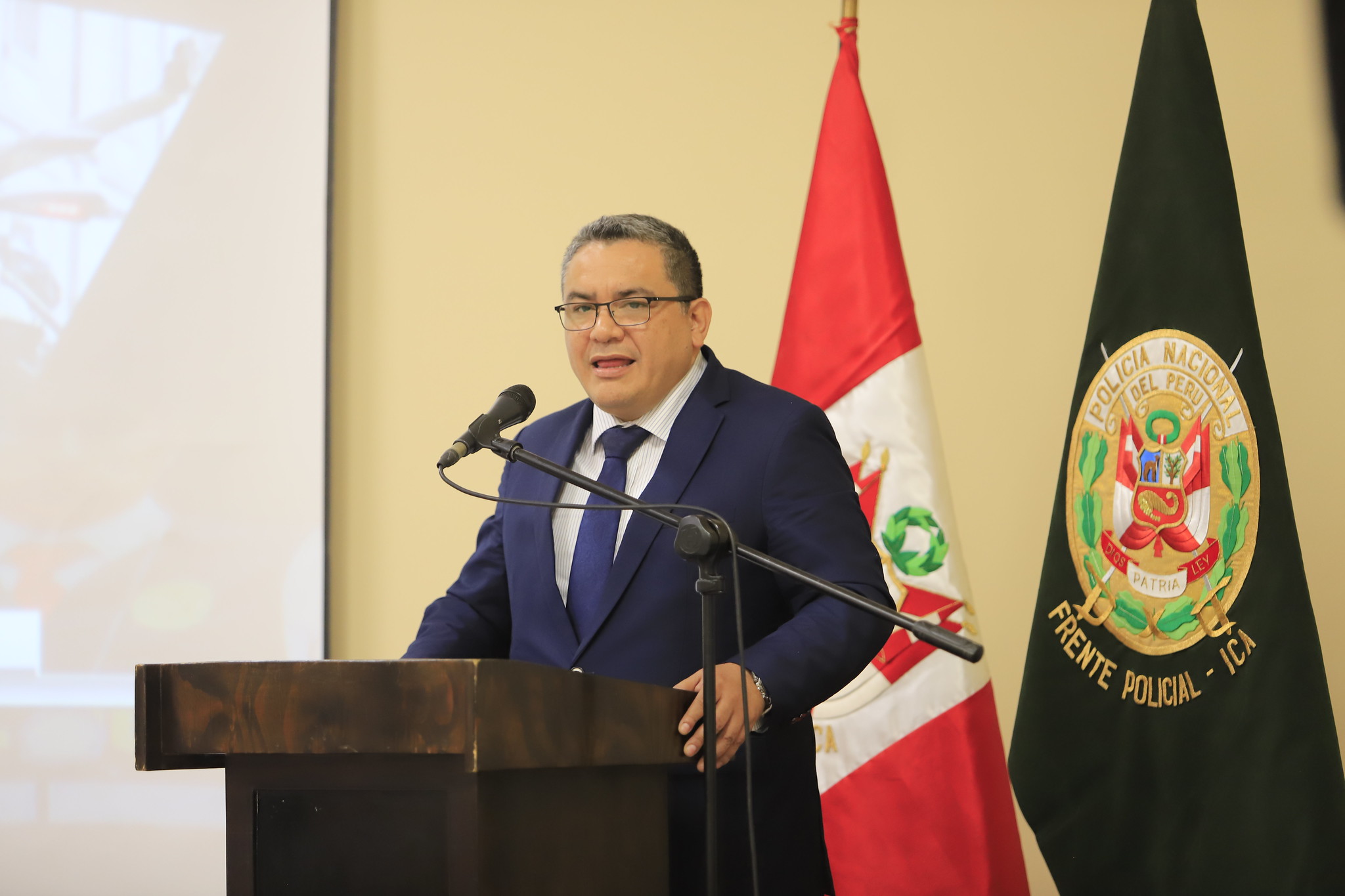En III Reunión del Comando de la PNP 2024, realizada en Ica, resaltó la necesidad de fortalecer a la PNP a fin de cumplir las metas trazadas en materia de seguridad ciudadana.