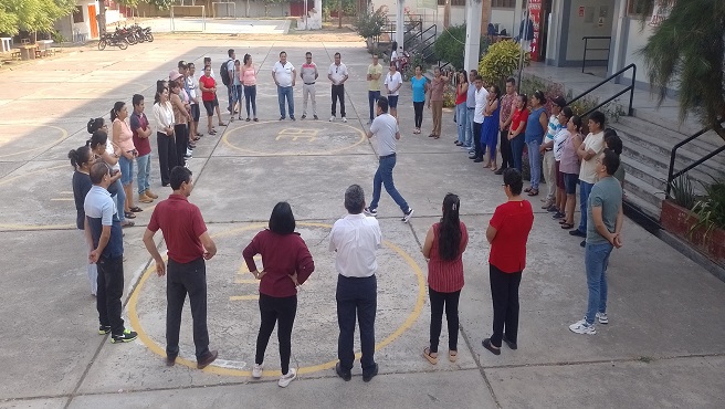 Docentes de dinámica para fortalecer las relaciones interpersonales.