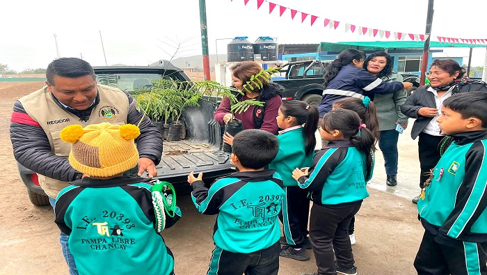 donaci贸n de plantines y punto ecol贸gico