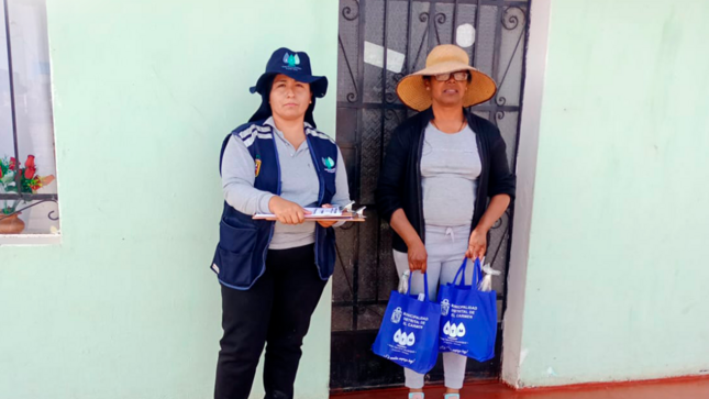 Entrega de Kits de Aseo y Limpieza