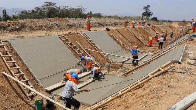MIDAGRI financiará 100 obras de infraestructura de riego, desarrollo productivo y protección de cauces en favor de 160 mil beneficiados