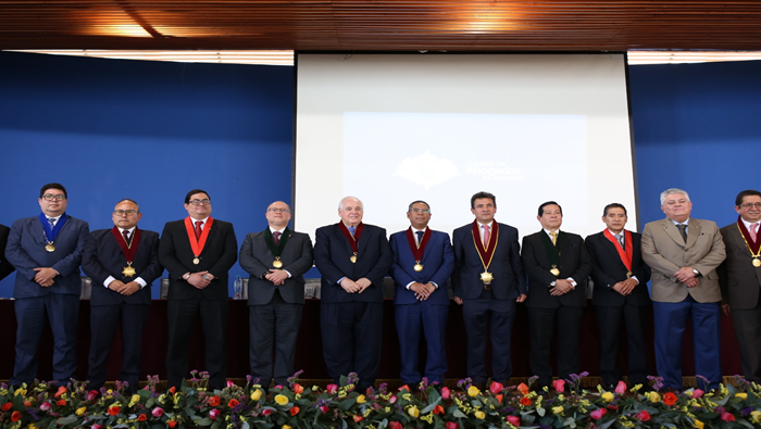 Colegio de Abogados de Arequipa otorgó distinción a presidente del TC Francisco Morales Saravia