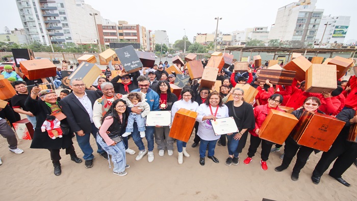 Ministra de Cultura otorgó reconocimiento póstumo al recordado Rafael Santa Cruz