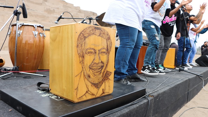 Ministra de Cultura otorgó reconocimiento póstumo al recordado Rafael Santa Cruz