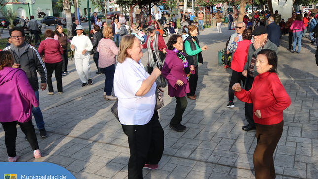  an alegría y diversión se vivió en nuestra retreta musical de la Plaza San José. Agradecemos a todos los vecinos que participaron activamente de esta entretenida actividad. 🕺💃🏽
¡Los esperamos nuevamente el próximo viernes a las 4:00 p.m! 