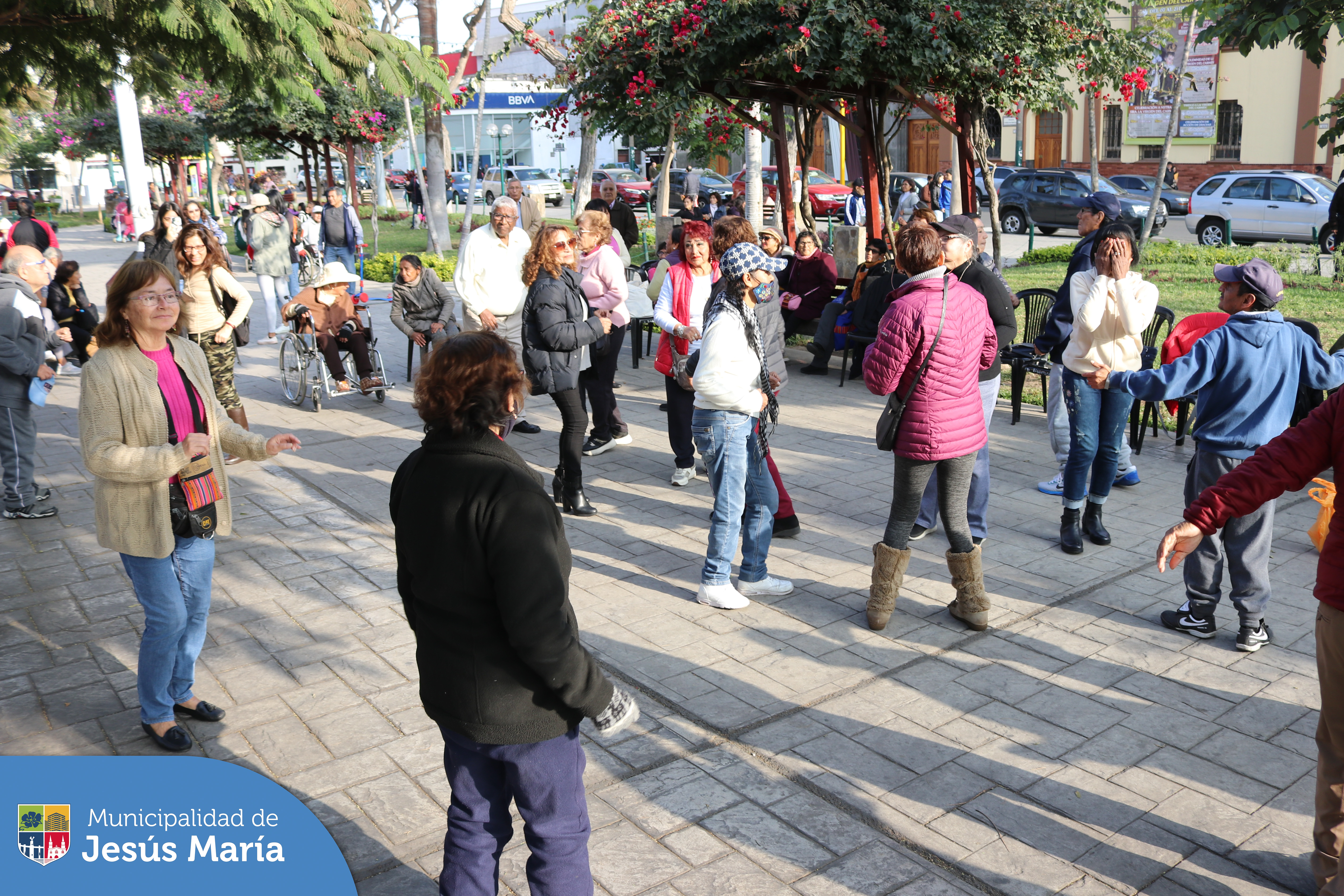 an alegría y diversión se vivió en nuestra retreta musical de la Plaza San José. Agradecemos a todos los vecinos que participaron activamente de esta entretenida actividad. 🕺💃🏽
¡Los esperamos nuevamente el próximo viernes a las 4:00 p.m!