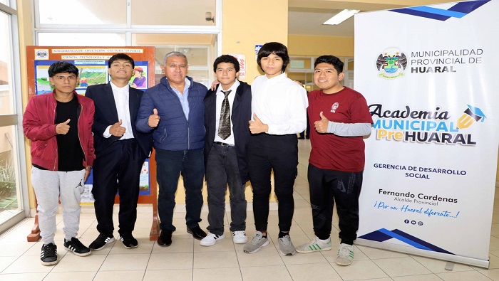 alumnos de la academia Municipal Pre Huaral