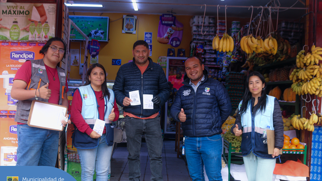  Llegamos con la campaña Educca en tu puerta al Pasaje Punta Pacocha, con el objetivo de brindar información sobre el Programa Yo Reciclo ♻️ e invitarlos a participar a ser agentes de cambio. 💪 Además, recordamos a nuestros vecinos sobre el horario 🕘 para sacar la basura y así evitar sanciones administrativas por incumplir las disposiciones del distrito.
¡Con tu ayuda tendremos un distrito más limpio! 
