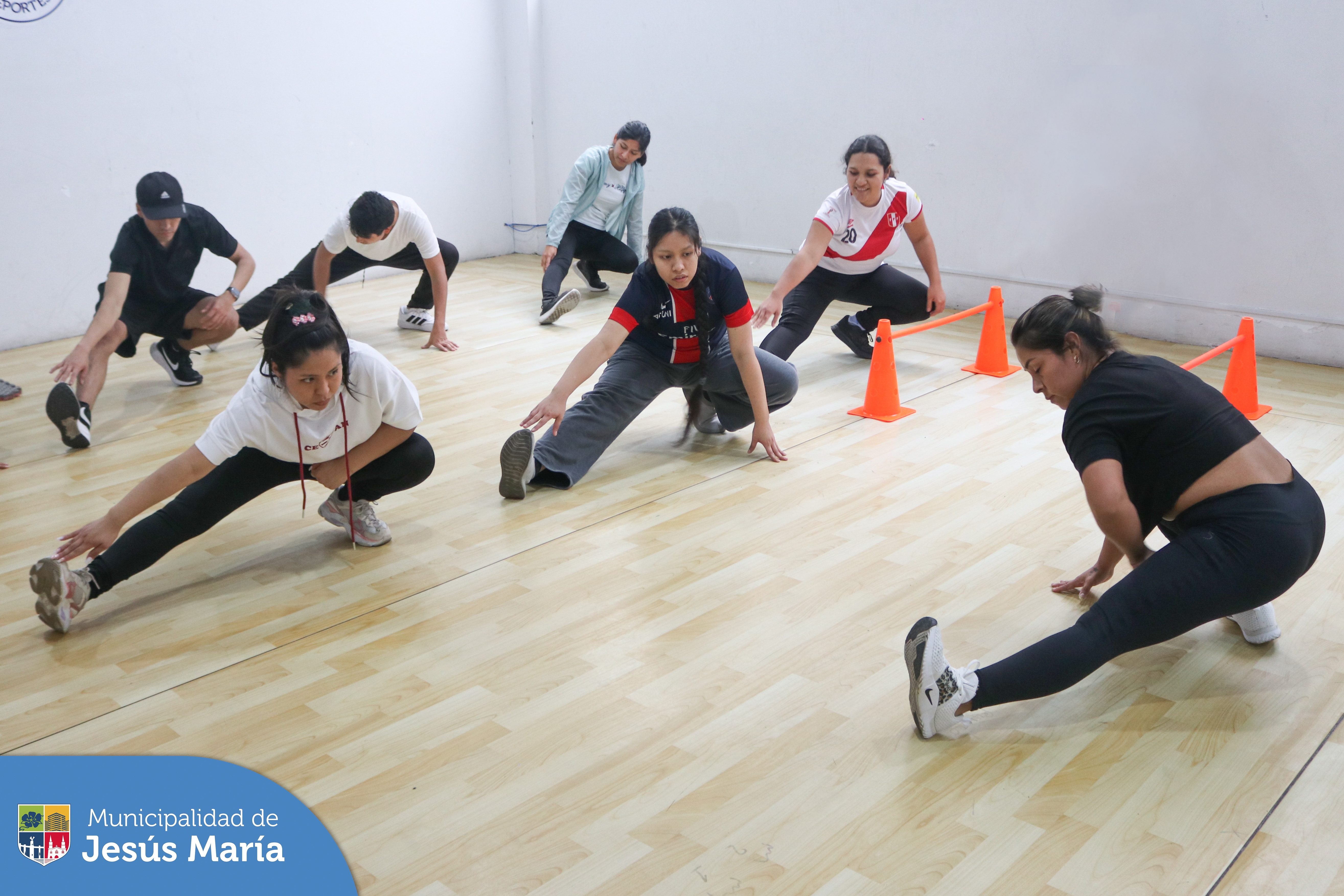 Nuestros jóvenes jesusmarianos se unieron en una entretenida clase para liberar el estrés y fortalecer cuerpo y mente.🏃‍♀️
✅ Si quieres ser parte de esta y otras actividades deportivas del Centro de Desarrollo Juvenil, acércate a la 📍 Casa de la Juventud (Av. Horacio Urteaga cuadra 10) o comunícate al Whatsapp 📲 972 257 576
¡El mejor momento para empezar es ahora! 💪🏻 