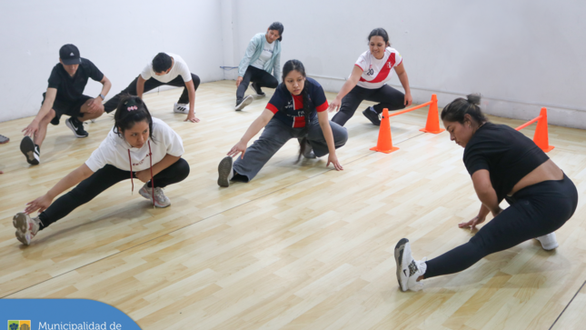 Nuestros jóvenes jesusmarianos se unieron en una entretenida clase para liberar el estrés y fortalecer cuerpo y mente.🏃‍♀️
✅ Si quieres ser parte de esta y otras actividades deportivas del Centro de Desarrollo Juvenil, acércate a la 📍 Casa de la Juventud (Av. Horacio Urteaga cuadra 10) o comunícate al Whatsapp 📲 972 257 576
¡El mejor momento para empezar es ahora! 💪🏻 