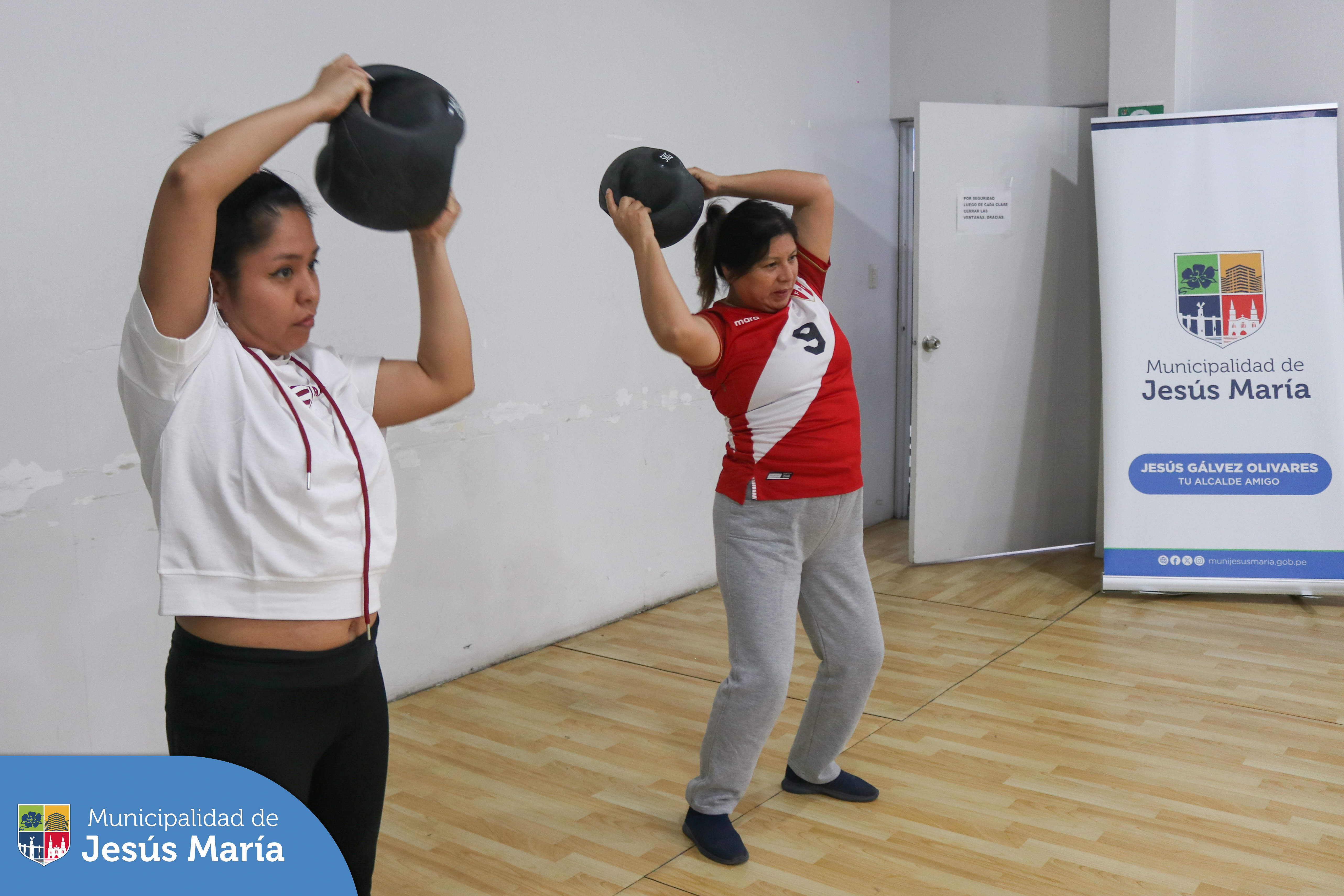 Nuestros jóvenes jesusmarianos se unieron en una entretenida clase para liberar el estrés y fortalecer cuerpo y mente.🏃‍♀️
✅ Si quieres ser parte de esta y otras actividades deportivas del Centro de Desarrollo Juvenil, acércate a la 📍 Casa de la Juventud (Av. Horacio Urteaga cuadra 10) o comunícate al Whatsapp 📲 972 257 576
¡El mejor momento para empezar es ahora! 💪🏻 