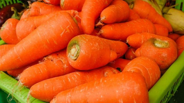 Hoy ofertas en zanahoria, arveja, haba, mango, uva, manzana y otros en mercados mayoristas