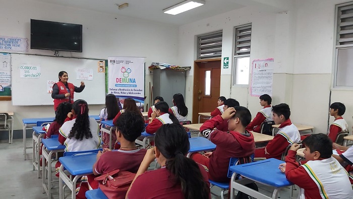 feria multisectorial en la I.E. Pub Andrรฉs de los Reyes