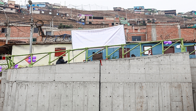Muro está ubicado en la frontera de los asentamientos humanos Héroes del Pacífico y Señor de los Milagros