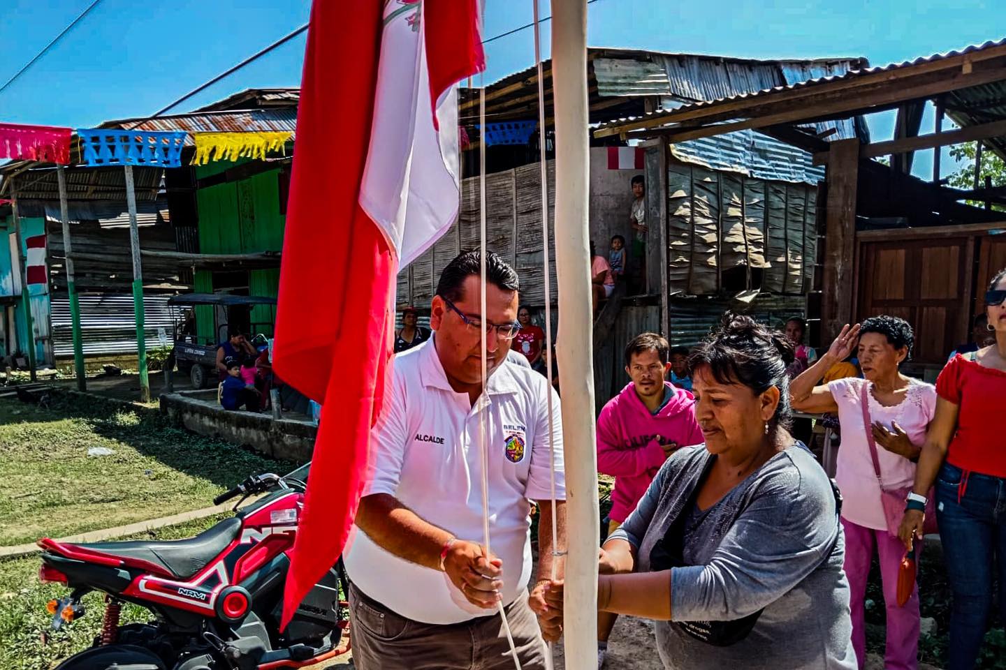 Alcalde participo de Izamiento de pabellón nacional por el aniversario del A.H las Pampas
