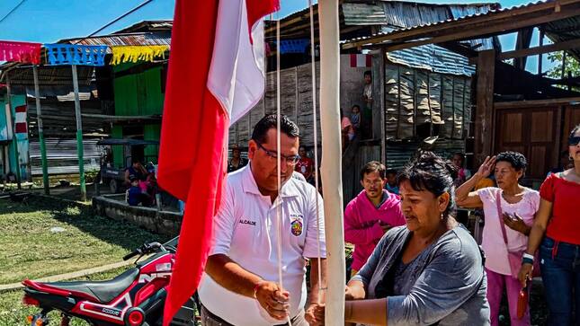 Alcalde participo de Izamiento de pabellón nacional por el aniversario del A.H las Pampas