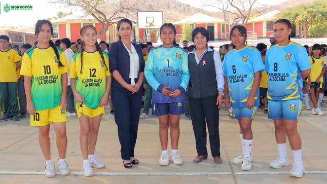 Municipalidad distrital de Morropón realiza entrega de kits deportivos a la Institución Educativa César Vallejo la Bocana-Morropón.