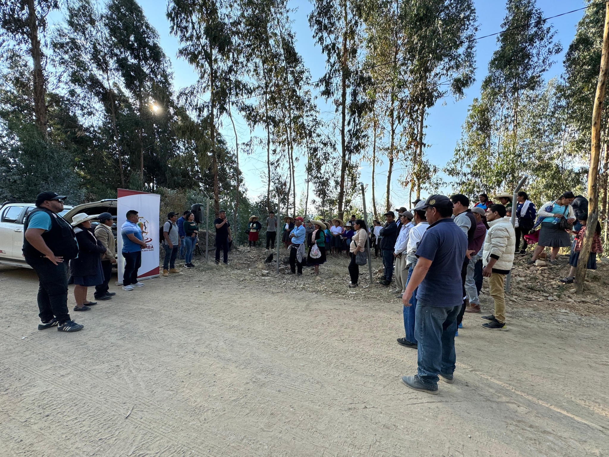 Entrega de mangueras de polietileno en Cashapamba