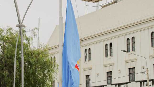 ALCALDESA EN EL IZAMIENTO DE LA BANDERA DE CHICLAYO