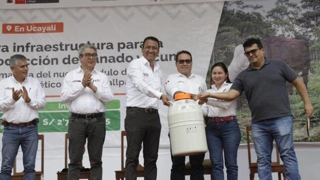 Titular del MIDAGRI, Angel Manero, anunció que con esta nueva infraestructura se busca mejorar la calidad de carne y leche de bovino mediante la transferencia de material genético de alta calidad.