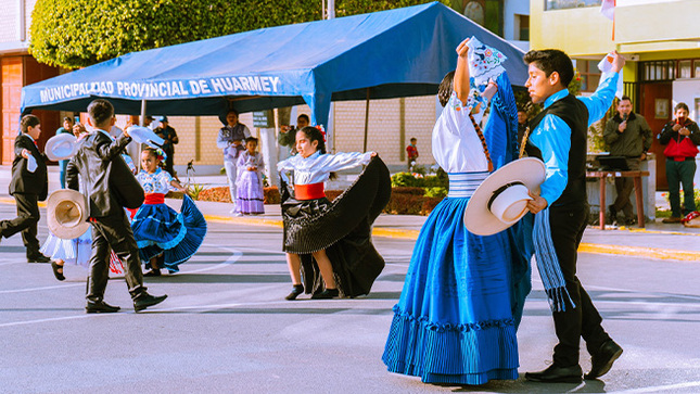 Inician "Tardes Culturales" en homenaje a los 203 aniversario patrio del Perú. 
