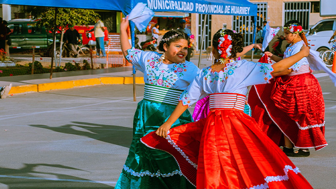 Inician "Tardes Culturales" en homenaje a los 203 aniversario patrio del Perú.