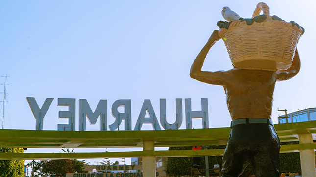 Avance significativo en trabajos del mantenimiento de la plaza de Huarmey. 