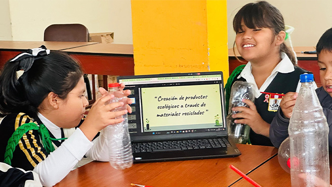 1er taller de "Creación de productos ecológicos a través de materiales reciclados" en la Institución educativa “88114 San Martín de Porras"