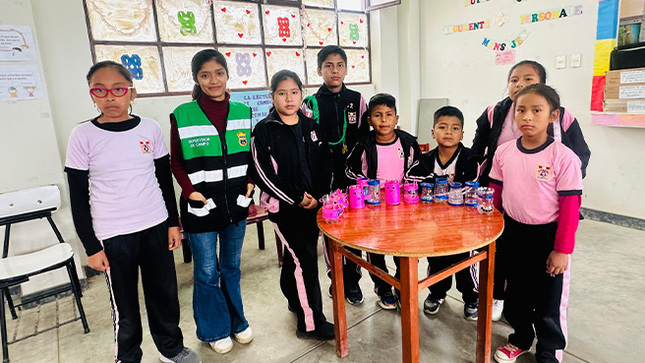 1er taller de "Creación de productos ecológicos a través de materiales   Reciclados" en la I.E “Santa Rosa de Santo Domingo"