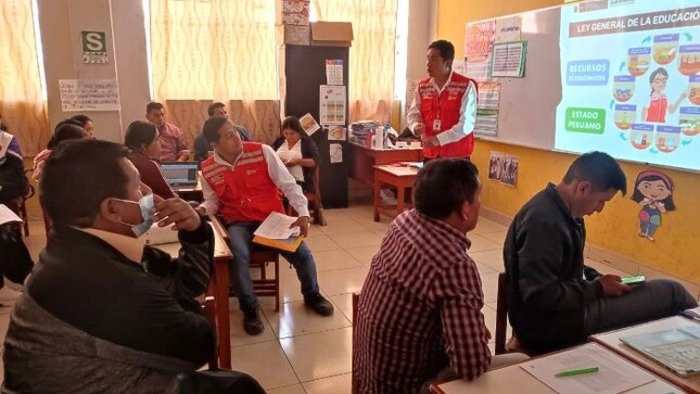Capacitación a directores y docentes