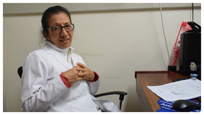 El moderno aparato fue entregado por la Dra. Patricia Saif, Directora de OEAIDE, al Dr. Rafael Jaramillo, jefe del Servicio de Oftalmología.  